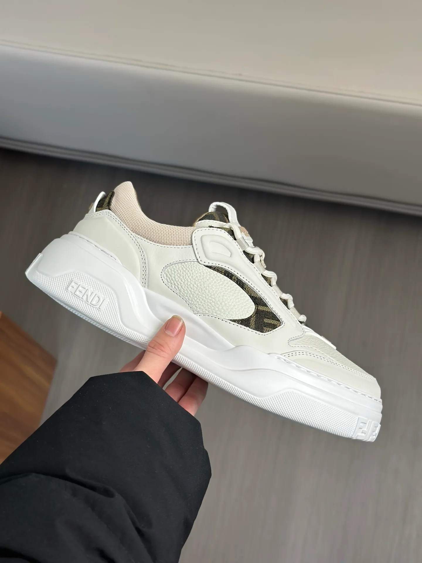 [FENDI] Fendi men's shoes 💰780💰 - High-end quality original casual sports shoes - Upper: Nappa calfskin, pebbled calfskin, tongue and heel; injection molded brand logo plastic module - Lining: brand canvas - Outsole: ultra-light T men's shoes 💰R foam rubber; molded outsole - Super high quality control, fine workmanship: highlighted (high-end, luxury, grade) -Size :39-44 (38, 45, can be customized)